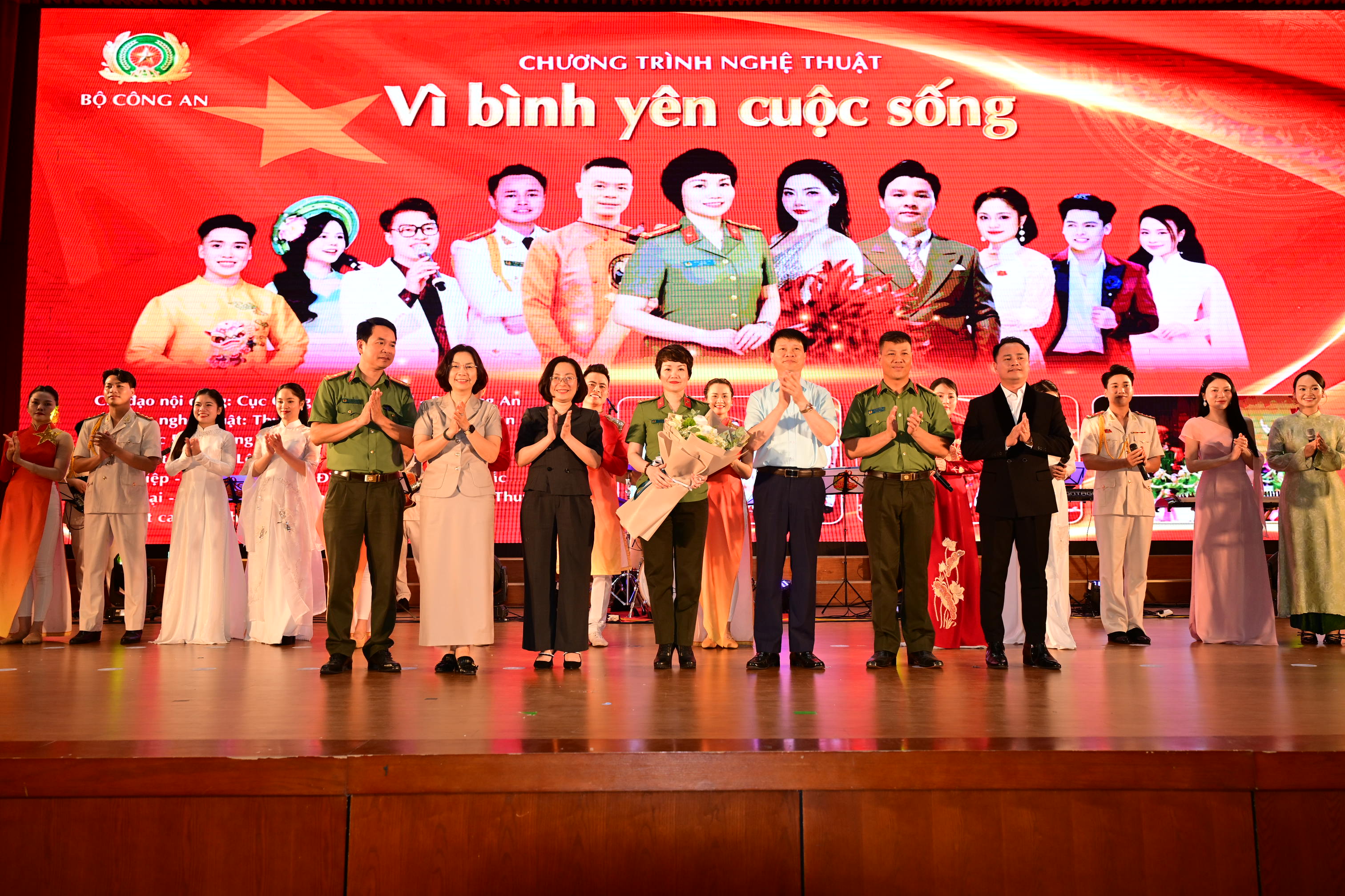 Công an phường Hồng Bàng: Phối hợp tổ chức chương trình nghệ thuật chào mừng các ngày lễ lớn và Lễ hội Hoa Phượng Đỏ - Hải Phòng 2026